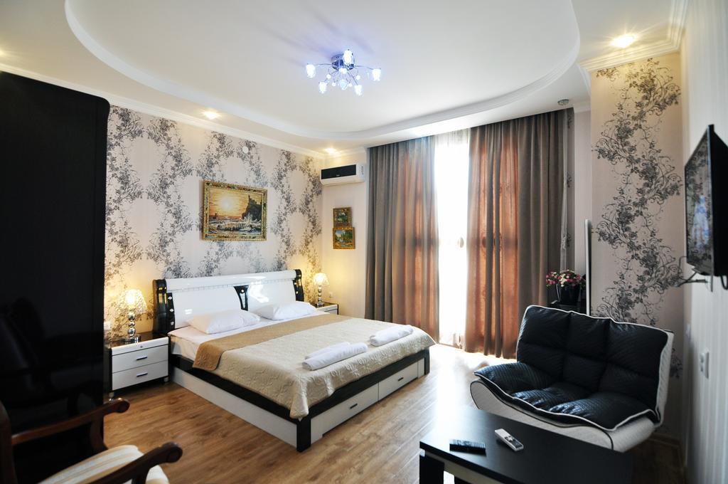 Flamingo Group Hotel Tiflis Oda fotoğraf