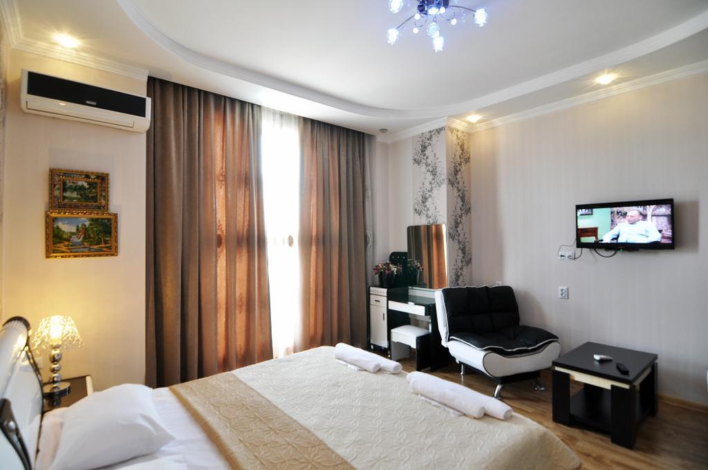 Flamingo Group Hotel Tiflis Oda fotoğraf