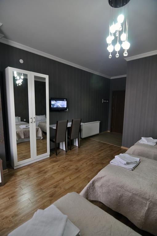 Flamingo Group Hotel Tiflis Oda fotoğraf